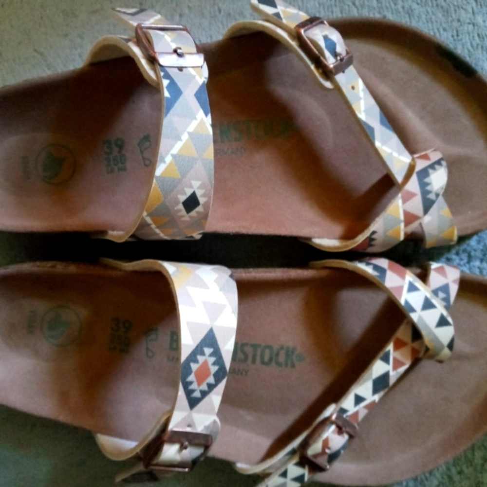 Sandal's